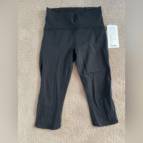 NWT Lululemon Size 8 Train Times Crop - Black - Picture 1 of 3